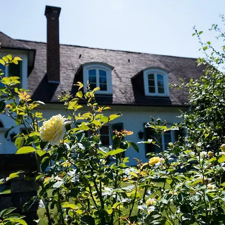 El Tyu Bed & Breakfast
