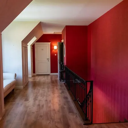 El Tyu 3* Écaussinnes-dʼEnghien